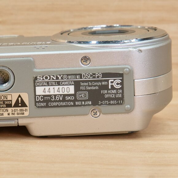 Sony Cyber Shot DSC-P9 Digital Camera 4MP Tested Working - Picture 11 of 12